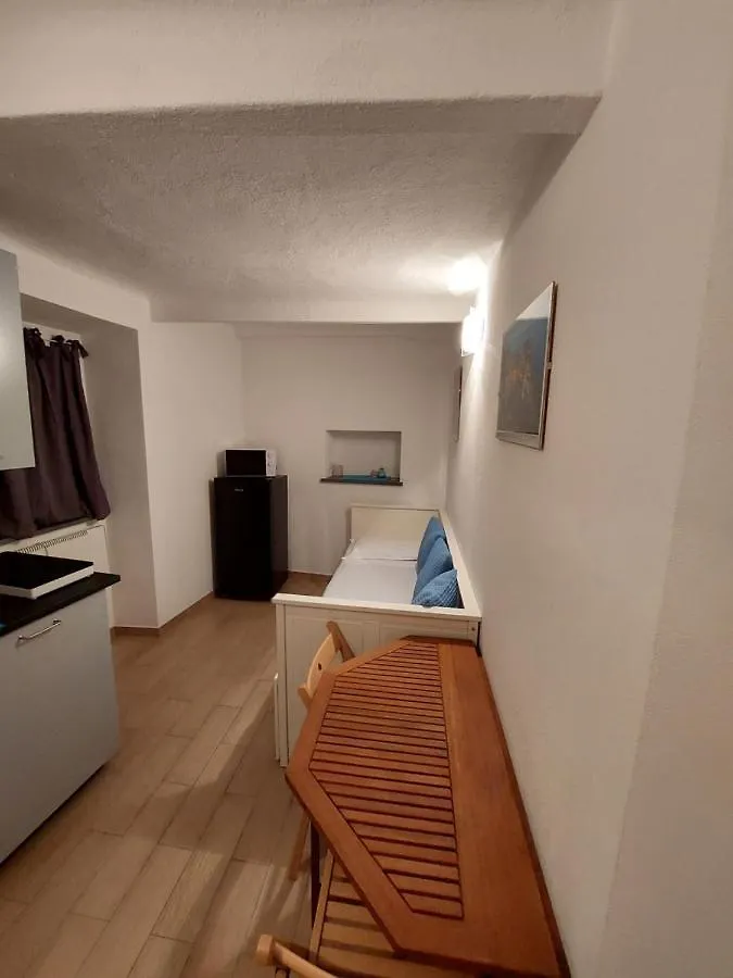 شقة Mariasole Rooms فيرناتْسا